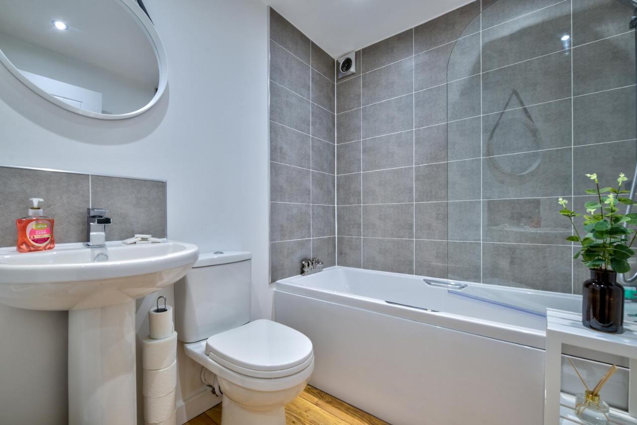 Stamford Central Stay - Stylish 2-Bed Apartment With Wifi Eksteriør bilde